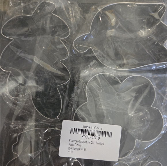 NWT Cookie Cutters - Picture 3 of 5